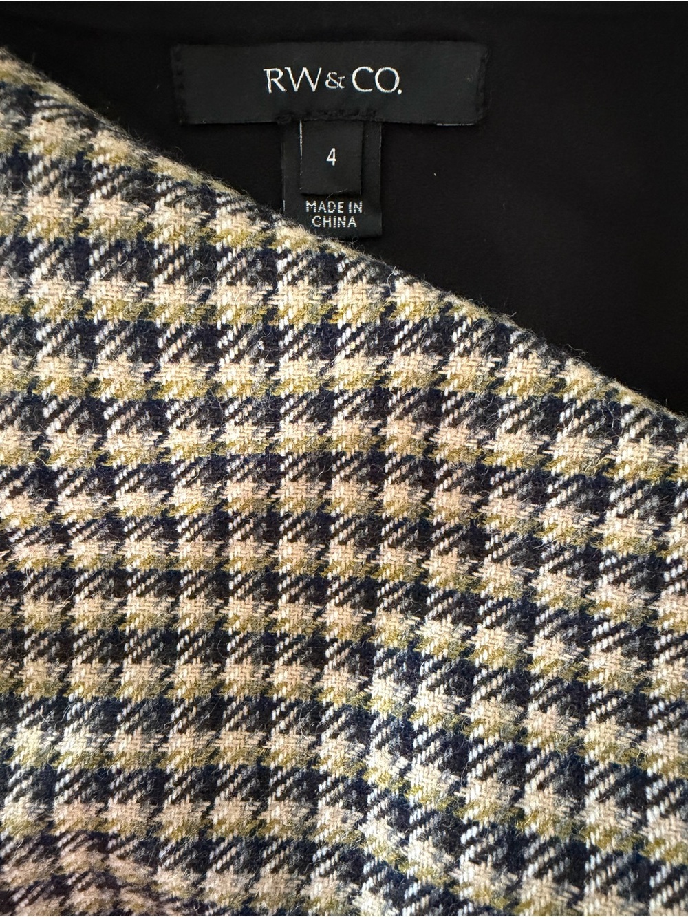 RW&CO. Black & Cream Houndstooth Button-Front Mini Skirt - Picture 3 of 5